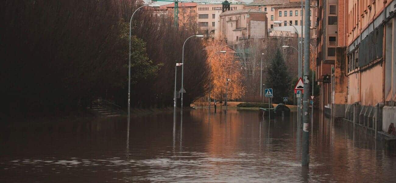 strada allagata dopo alluvione